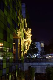 Lisa Roet, Golden Monkey, 2016, mixed media inflatable installation, Chengdu. Image courtesy of the artist.