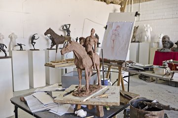 Robert Hitchcock, works in studio, 2017. Photographer: Sue-Lyn Moyle