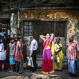 Maggie Baxter, documentation from Unfolding: Contemporary Indian Textiles exhibition. Hand woven cotton Telia sari by Bappaditya and Rumi Biswas.  