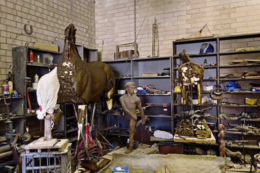 Robert Hitchcock, works in studio, 2017. Phootgrapher: Sue-Lyn Moyle