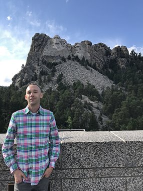 Andrew Nicholls with Mt. Rushmore. Image courtesy of the artist.