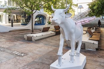 Benjamin Koontolas, Beauty X Ethics, 2016. CowParade PERTH. Photographer: Christophe Canato. Image courtesy of City of Perth, Perth Public Art Foundation and Artsource.